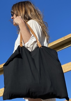 BOLSA CON MANIJAS DE CUERO (SE SACAN PARA LAVAR) - comprar online