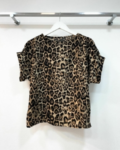 [CEY] Remera Cleo animal print - comprar online