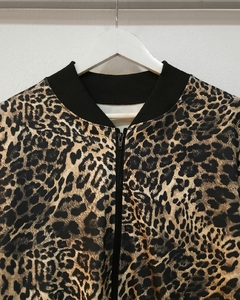 [BENGALINA] Campera bomber animal print - comprar online