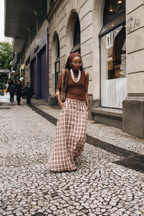 Saia DJ Vitória Nicolau Xadrez Vermelha na internet