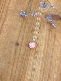 Pingente Minimalista Flor Coral