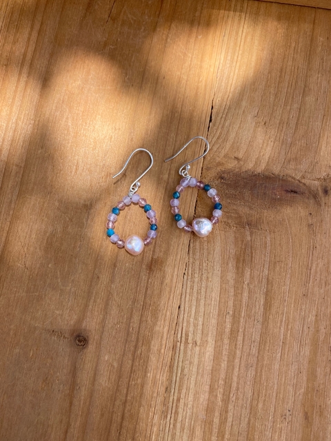 Brinco Apatita, Ametista, Quartzo Rosa, Pérola