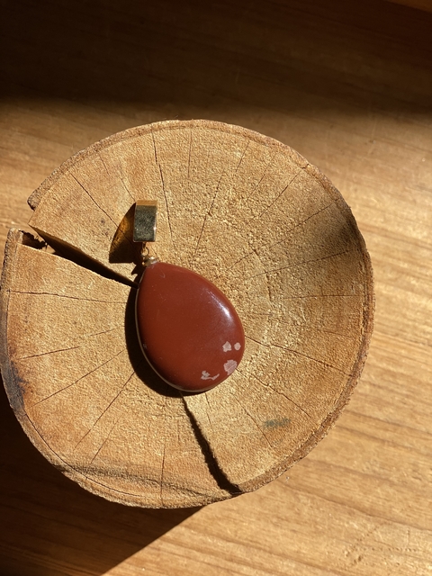 Pingente Jaspe Vermelho banhado a ouro 18k