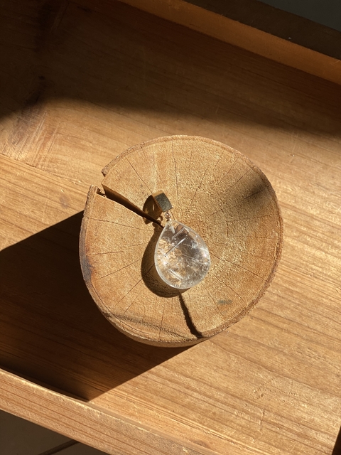 Pingente Quartzo Rutilado Banhado a ouro 18k.