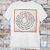 CAMISETA DE MALHA ESTAMPADA SHIVITI ANA BEKOACH ARTE KABBALAH SÉRIE PRATA BRONZE