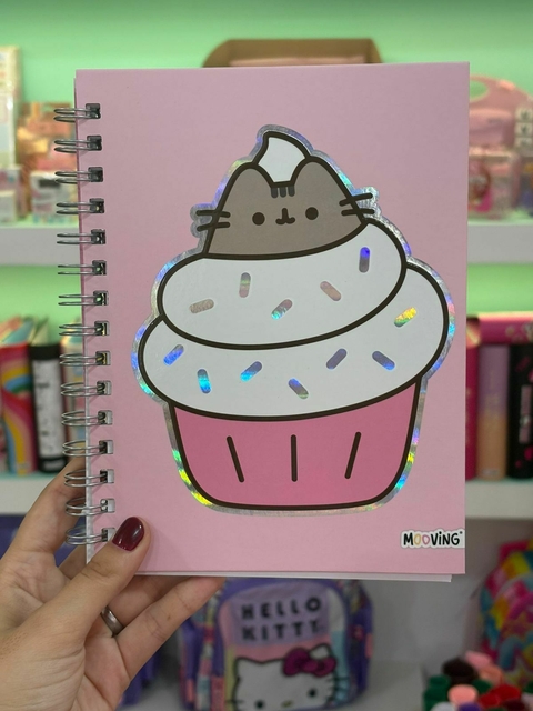 CUADERNO 16 X 21 MOOVING TAPA DURA 80 HOJAS RAYADO ESPIRAL PUSHEEN GATITO