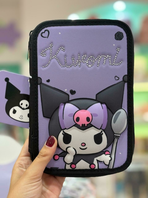 CARTUCHERA CANOPLA MOOVING DE 1 PISO TEXTIL KUROMI - comprar online