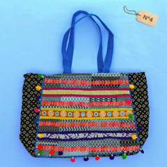 Bolso hindú con bordado e incrustaciones