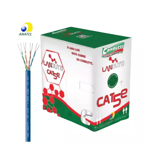 Cabo de rede CAT5E azul com fios expostos ao lado da caixa branca e verde da marca Condutti