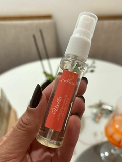 Fragrância Exclusiva Sollara: Essência de Brilho e Encanto