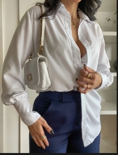 Camisa Clara na internet