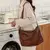 Bolsa Hobo Clássica Marrom na internet