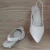 Scarpin Slingback Nude com salto baixo kitten heels na internet