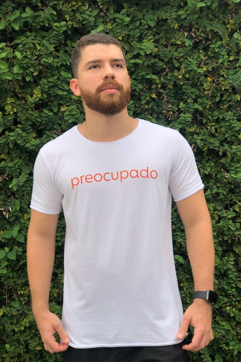 T-shirt preocupado