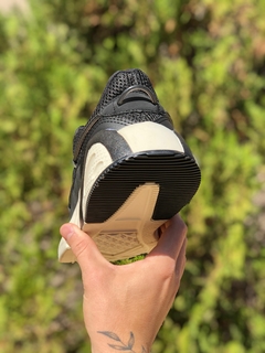 Adidas LXCoN na internet