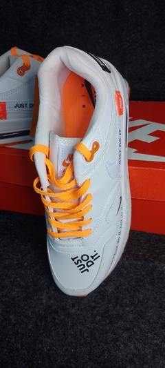 Nike Air Max 90 na internet
