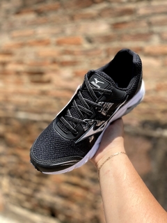 Mizuno Wave Nirvana 9 na internet