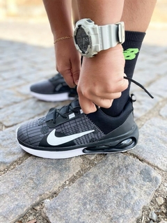 Nike Air Max SE na internet