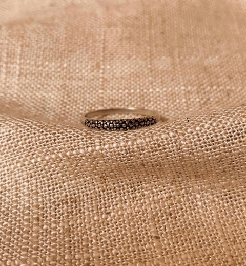 Anel topo pontilhado