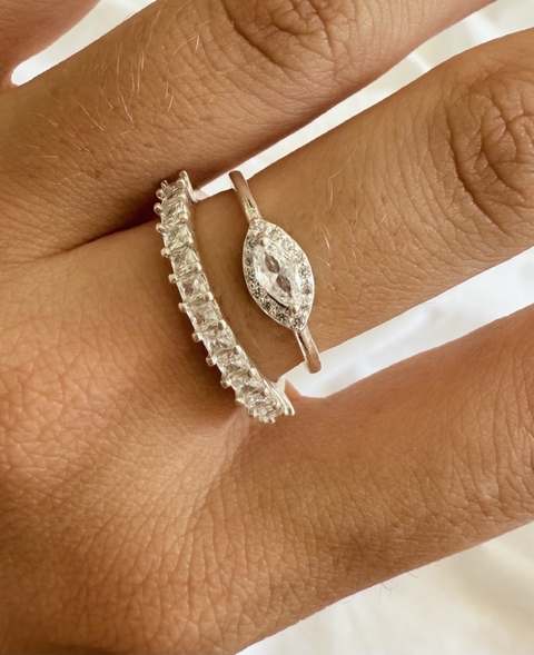 Anel navete cravejado