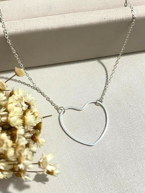 Colar Bipartido elo cadeado Coração Vazado Semijoia Prata