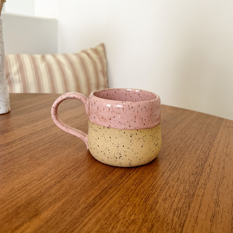 Xícara aconchego - granito e rosa