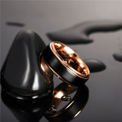 Anel em tungstenio com borda e interior em ouro rose, alto luxo. 6/8mm rosé. - Itungstenio