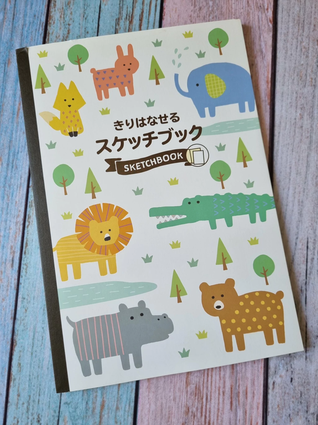 Caderno com folhas destacáveis