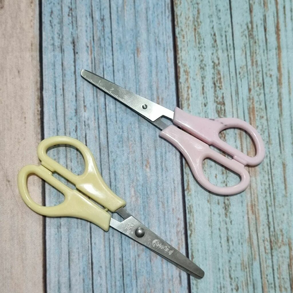 Tesoura cores pastel BRW