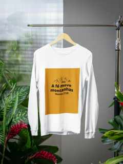 Camiseta Manga Longa - A Fé Move Montanhas - Branca