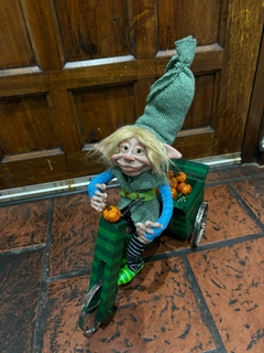 Duende Enzo en su bicicleta magica - Cosas de Duendes