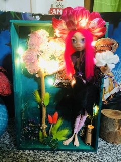 Hada de Luz Protectora en Bosque Encantado con Arbol de Cuarzo Rosa para colgar 30x20cm - comprar online