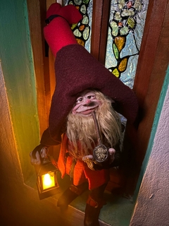 Duende Anselmo Protector Nocturno con pipa y farol led de 50cm Aprox. - Cosas de Duendes