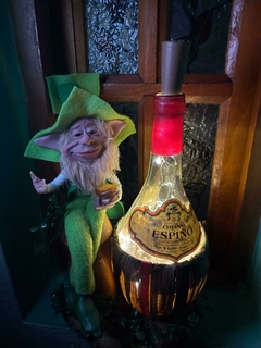 MATEO Duende de la Abundancia con Botella Luminaria 30cm de Alto - comprar online