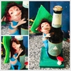 Duende Borrachin con Botella 24cm de Alto Pieza Rigida con Base de Madera Natural