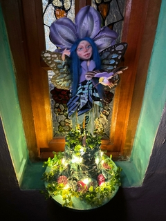 Hada Flor Kalia con colibri 38cm de Alto Luminaria - Cosas de Duendes