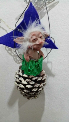 Duende Escondido en piña para colgar de 31cm aprox de Alto - Modelo 8 - tienda online
