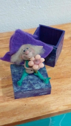 Cajita Guarda Tesoros con Duende Protector 8x6cm - Modelo 3 en internet