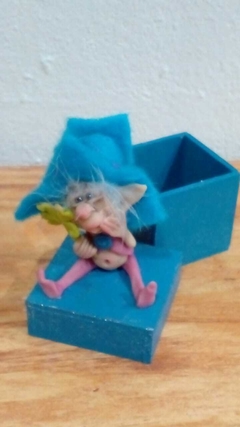 Cajita Guarda Tesoros con Duende Protector 8x6cm - Modelo 5 - Cosas de Duendes