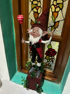 Imagen de Duende Agustin atrae felicidad 42cm con base