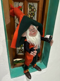 Duende Gregory Leprechaun con Cerveza de la Abundancia Articulado de 50cm Aprox. de Alto - Cosas de Duendes