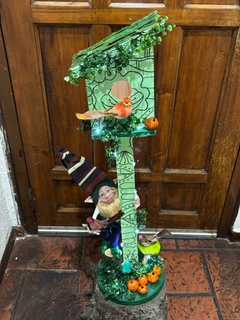 Duende Filippo con su casa magica de pajaros y luces