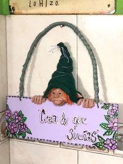 Duende Protector Con Frase Crea Lo Que Sueñas Para Colgar 30x30cm - comprar online