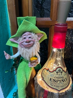 MATEO Duende de la Abundancia con Botella Luminaria 30cm de Alto - Cosas de Duendes