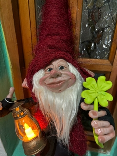 Duende Ezequiel Ilumina Caminos atrae suerte Articulado de 50cm Aprox. - Cosas de Duendes