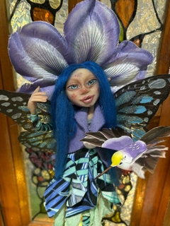 Hada Flor Kalia con colibri 38cm de Alto Luminaria - Cosas de Duendes