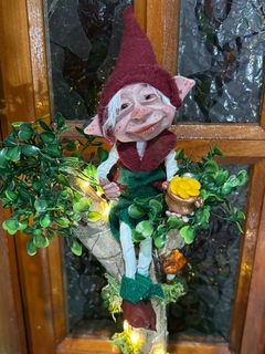 Imagen de Duende Timmy en su Arbol Magico