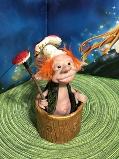 Duende saliendo de un tronco 18x15cm Pieza Rigida - tienda online