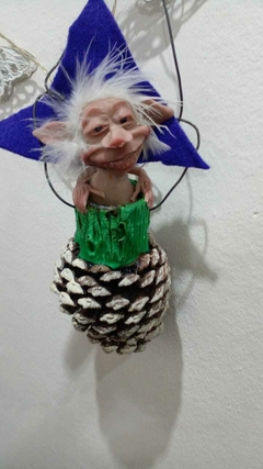 Duende Escondido en piña para colgar de 31cm aprox de Alto - Modelo 8 en internet