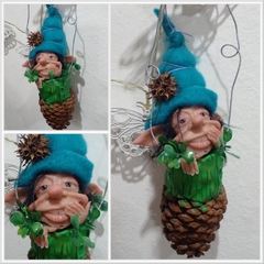 Duende Escondido en piña para colgar de 29cm de Alto - Modelo 1 - comprar online